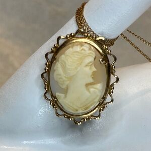 Vintage Hand Carved Shell 12K Gold Filled Cameo Necklace Brooch with 20” Chain